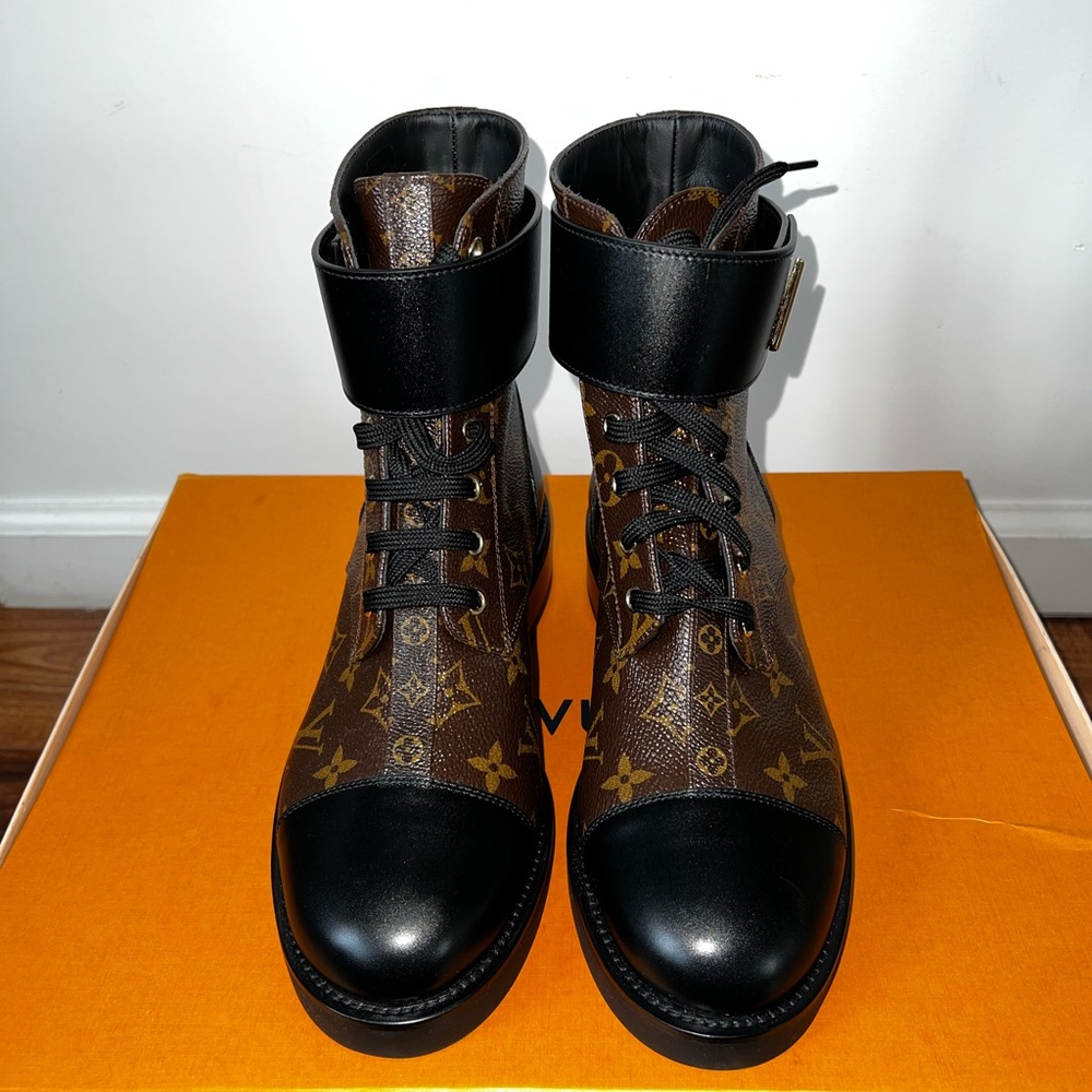 Louis Vuitton Wonderland Flat Ranger